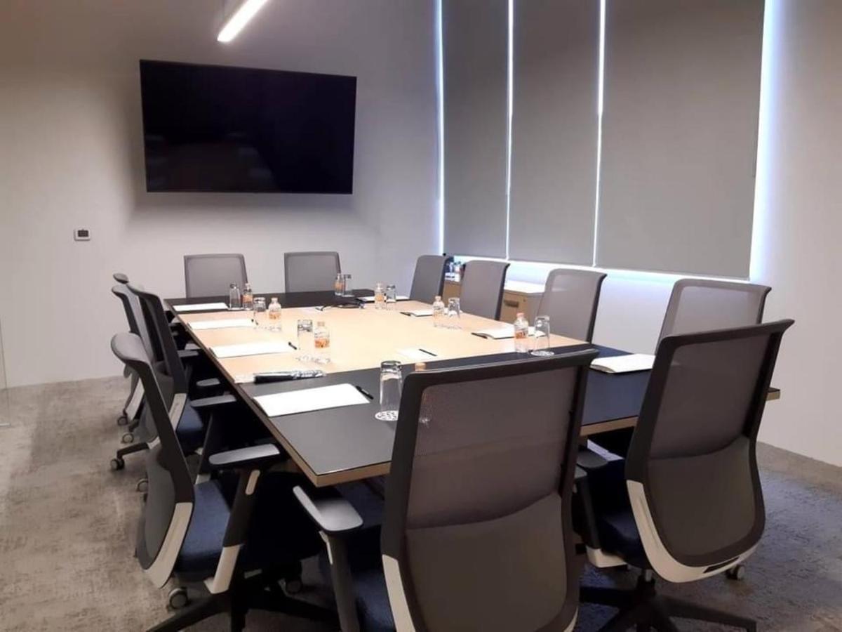 Galeria Plaza San Jeronimo Hotell Mexico City Exteriör bild Boardroom at the headquarters of the International Centre for Missing & Exploited Children