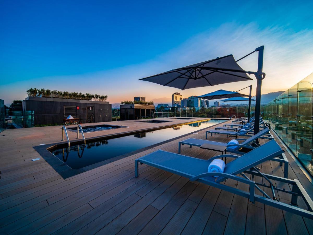 Galeria Plaza San Jeronimo Hotell Mexico City Exteriör bild Rooftop pool at the hotel
