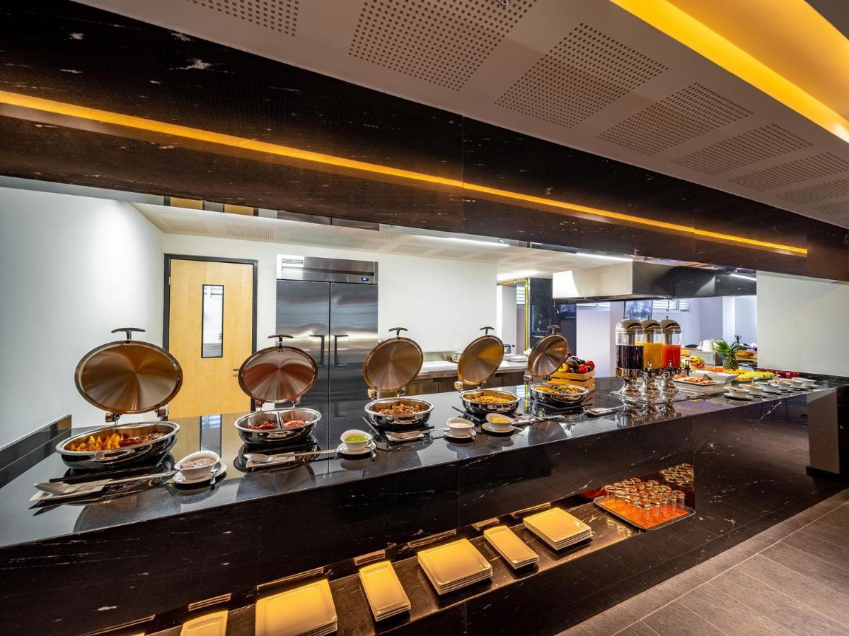 Galeria Plaza San Jeronimo Hotell Mexico City Exteriör bild The buffet at the lounge