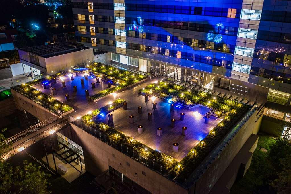 Galeria Plaza San Jeronimo Hotell Mexico City Exteriör bild The rooftop bar at the hotel